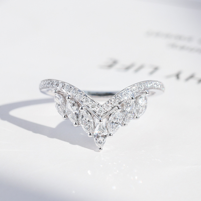 18K platino anillo de diamantes S925 plata caballo en forma de ojo fila anillo apilado clásico en forma de V anillo de diamantes de las mujeres ventas directas de la fábrica