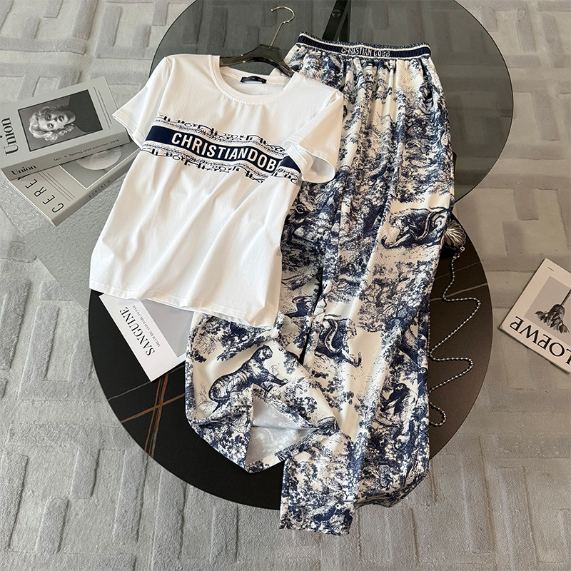 Trendy Street-Style Casual Sports Suit for Women, Summer 2026 New Model, Short-Sleeve Round-Neck T-Shirt and High-Waisted Wide-Leg Pants Two-Piece Set