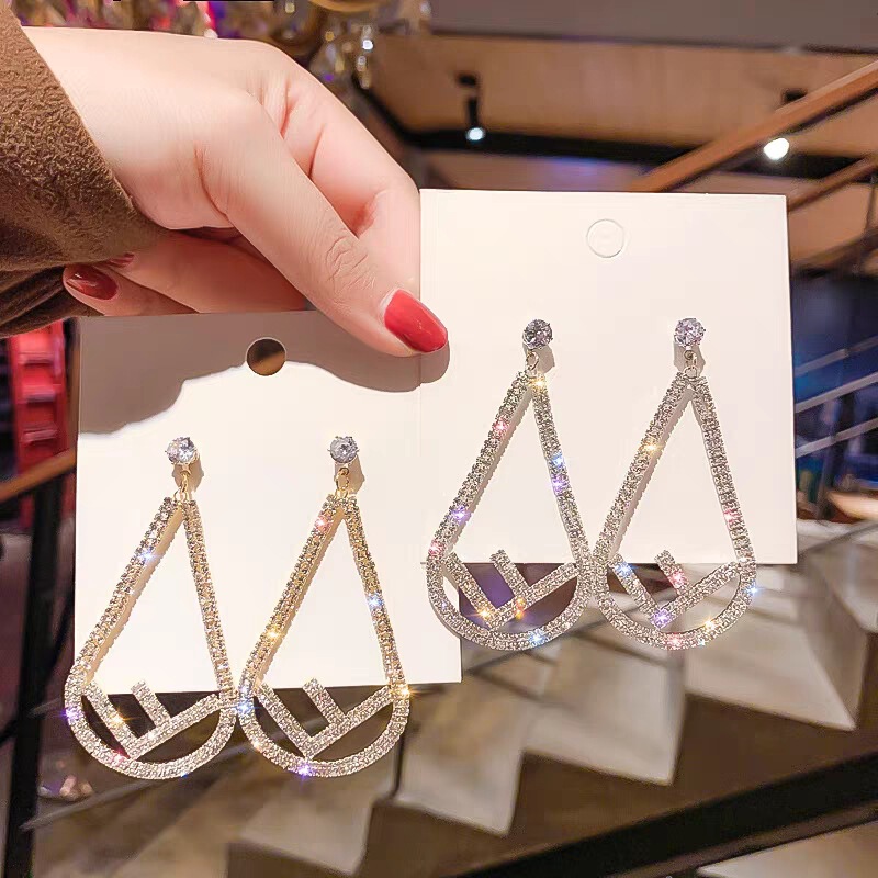 Electroplated Silver Needle Korean High-End Letter Earrings with Full Diamond Inlay for Women, Stylish and Trendy, Slimming Effect, Elegant Light Luxury Style Electroplated Silver Needle Korean High-End Letter Earrings with Full Diamond Inlay for Women, Stylish and Trendy, Slimming Effect, Elegant Light Luxury Style