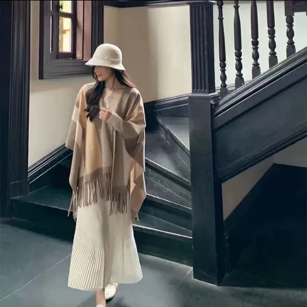 2025 New Air-Conditioned Room Shawl for Women, Spring & Fall High-End Yunnan Travel Wool Knitted Cloak