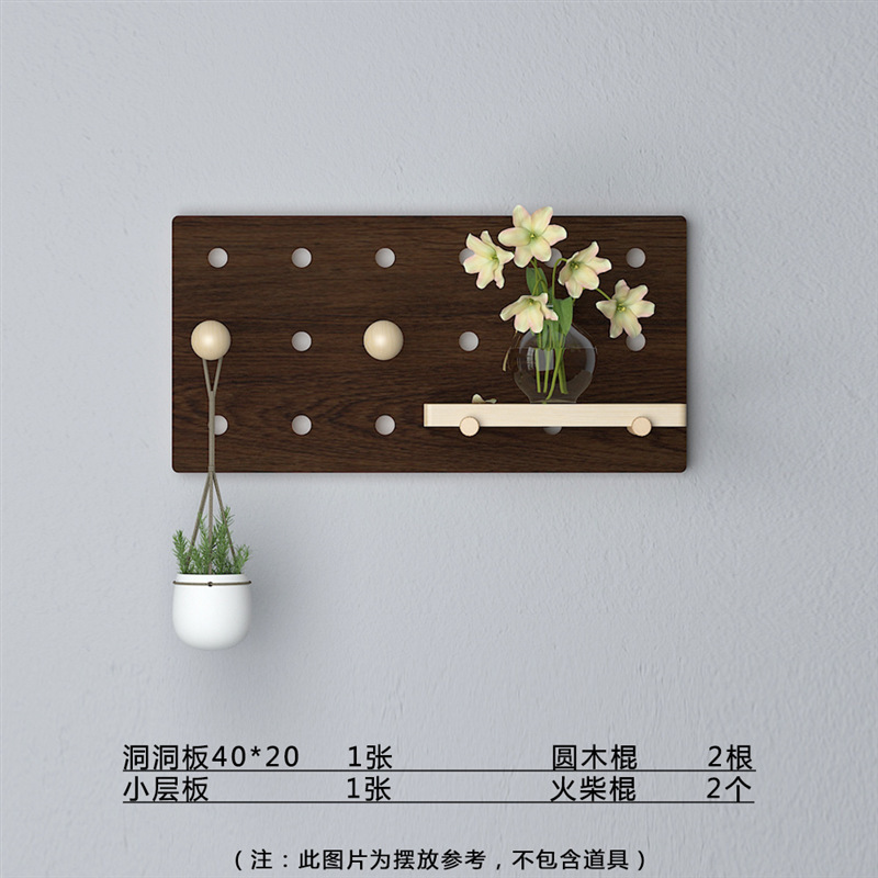 穴の穴の板の置物の棚は板の壁の展示棚を掛けます。|undefined