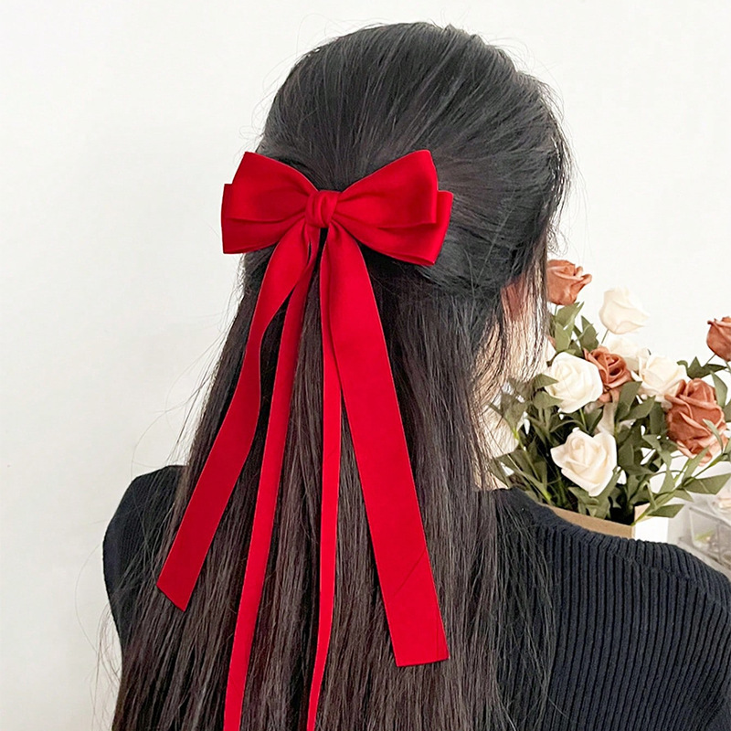 楊紫は同じサイズのレトロなリボンのヘアピンを持っています。|undefined