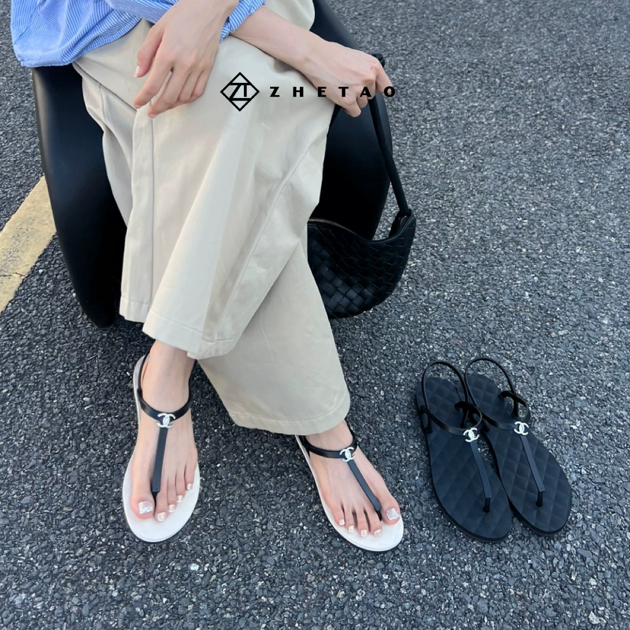 Модные летние черные сандалии-шлепанцы 2025 года с плоским носком в римском стиле для женщин, стильные уличные тапочки в тренде.