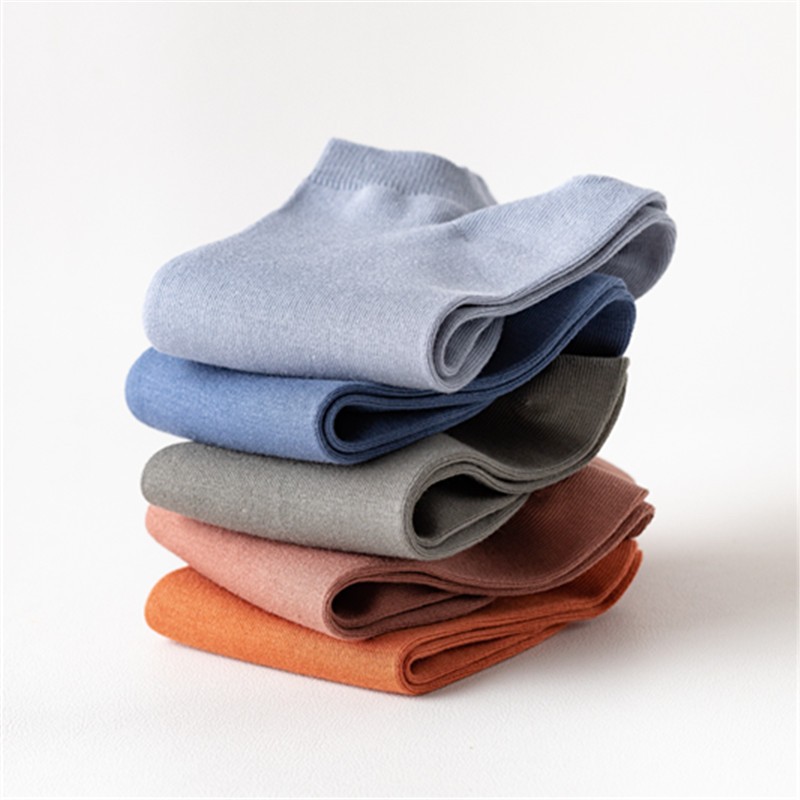 Primavera y verano, calcetines de barco de algodón de color sólido, calcetines de algodón sin costura, calcetines de algodón invisibles para hombres, embalaje independiente