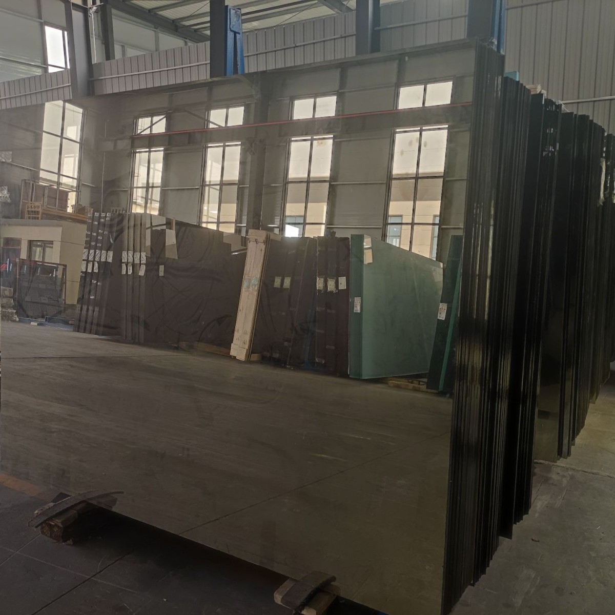 黑色镀膜玻璃黑玻璃2.5-12mm单面反射玻璃可批发零售