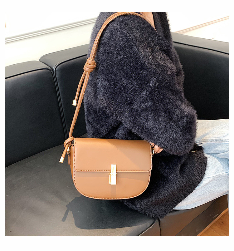 Retro Fashion Solid Color One-shoulder Saddle Small Square Bag Wholesale Nihaojewelry display picture 6