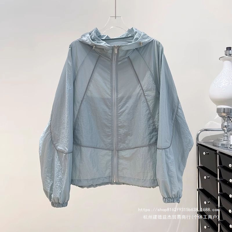 Breathable sun protection clothing for women, thin summer jacket, 2026 new style, loose fit, versatile sun protection clothing, air-conditioned cardigan, windbreaker.