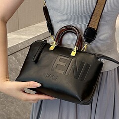 ハイエンドのライトラグジュアリーレトロボストンスモールバッグレディース通勤バッグファッショナブルな質感多用途ショルダークロスボディハンドバッグ
