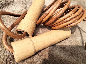 Supply of Cowhide Jump Ropes, 5.5mm Thick, 2.8m Count, Leather Rope with Handmade Buckle, for Fitness, Body Shaping, Fat Burning, and Aerobic Exercise