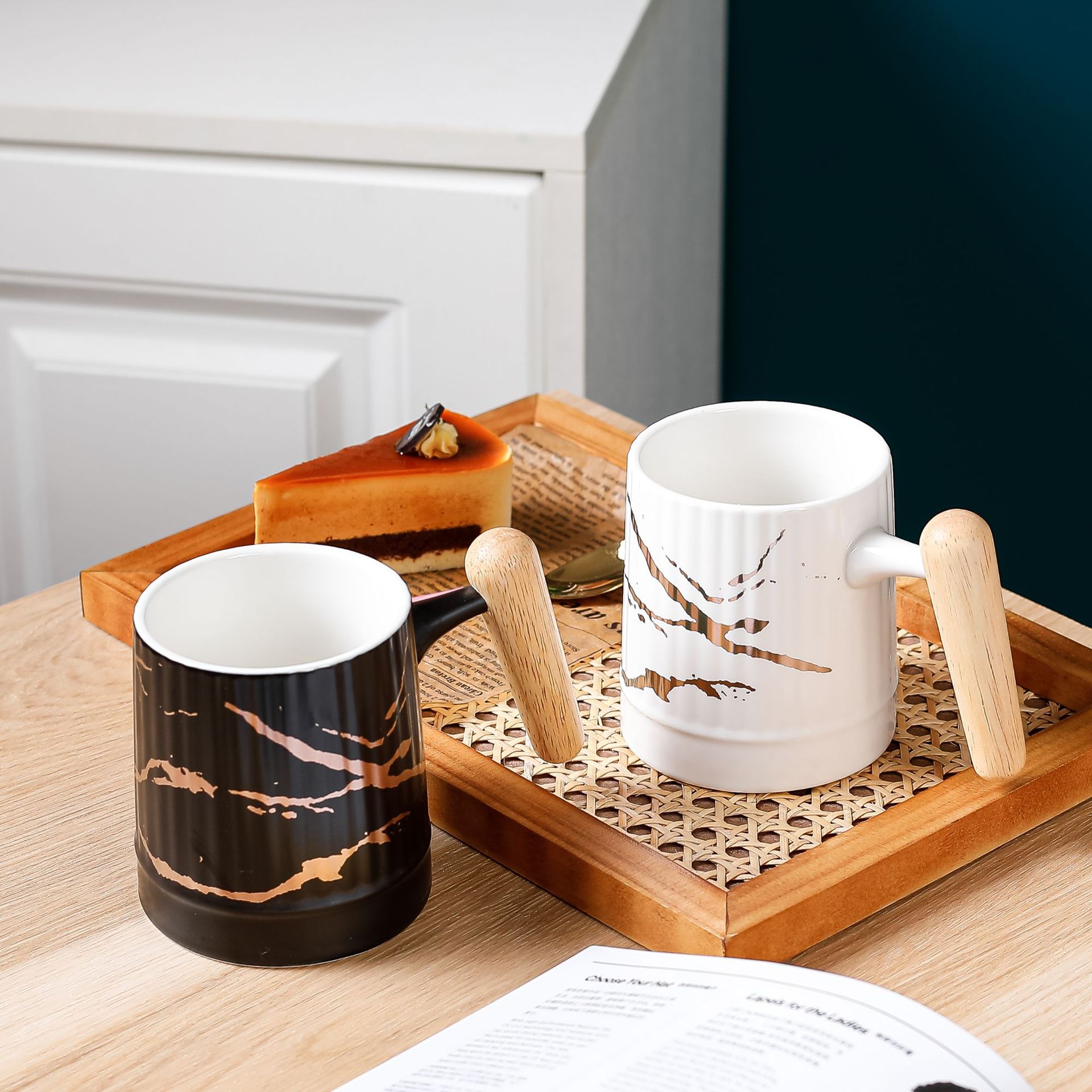 Oriente medio patrón de piedra de cerámica cubierta de la manija de madera Taza taza creativa con tapa cuchara Oficina taza de agua de regalo Taza regalo de la mano