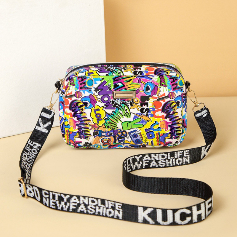 2025 nuevo bolso de moda de moda de mujer estilo coreano bolso de cámara graffiti para viajes de compras de hombro único bolso inclinado image 1