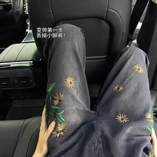 特大码女装美式复古花卉刺绣直筒牛仔裤女胖mm设计感显瘦阔腿裤子