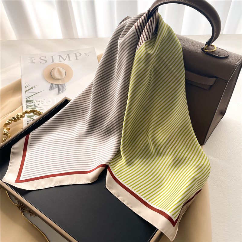 Foulard in seta da donna a righe quadrato scozzese versatile_voghion.com