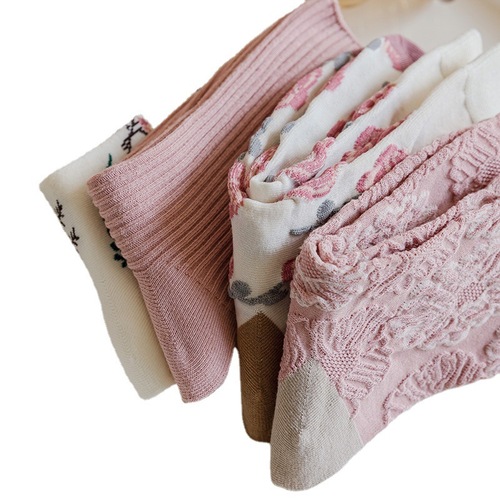 Rose sweet powder Japanese retro embossed flower thorn rust women's mid-calf socks