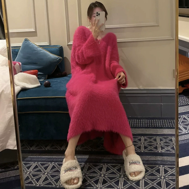 Платье средней длины с V-образным воротником, имитация норковых волос, новая свободная тонкая трикотажная юбка с ленивым ветром выше колена