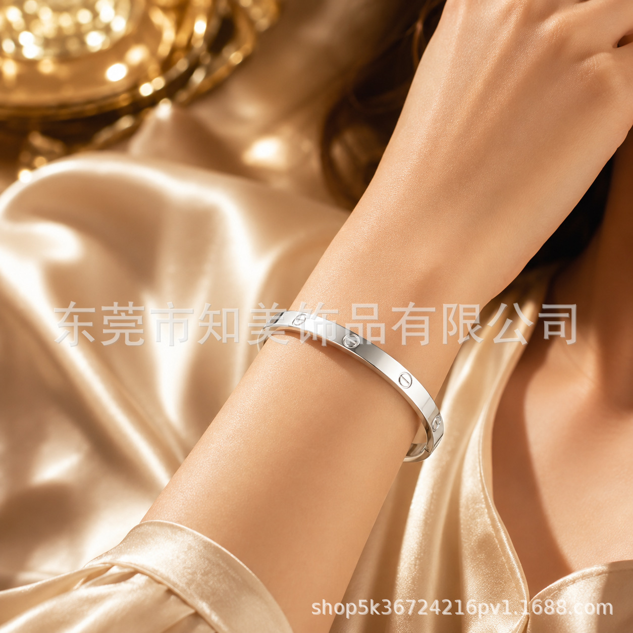 Grenzüberschreitender Bestseller Außenhandel Hot-Sale Douyin Influencer Live-Shopping Lagerbestand vollständig funkelndes Titanstahl-Armband für Damen farbbeständig Modeschmuck Großhandel