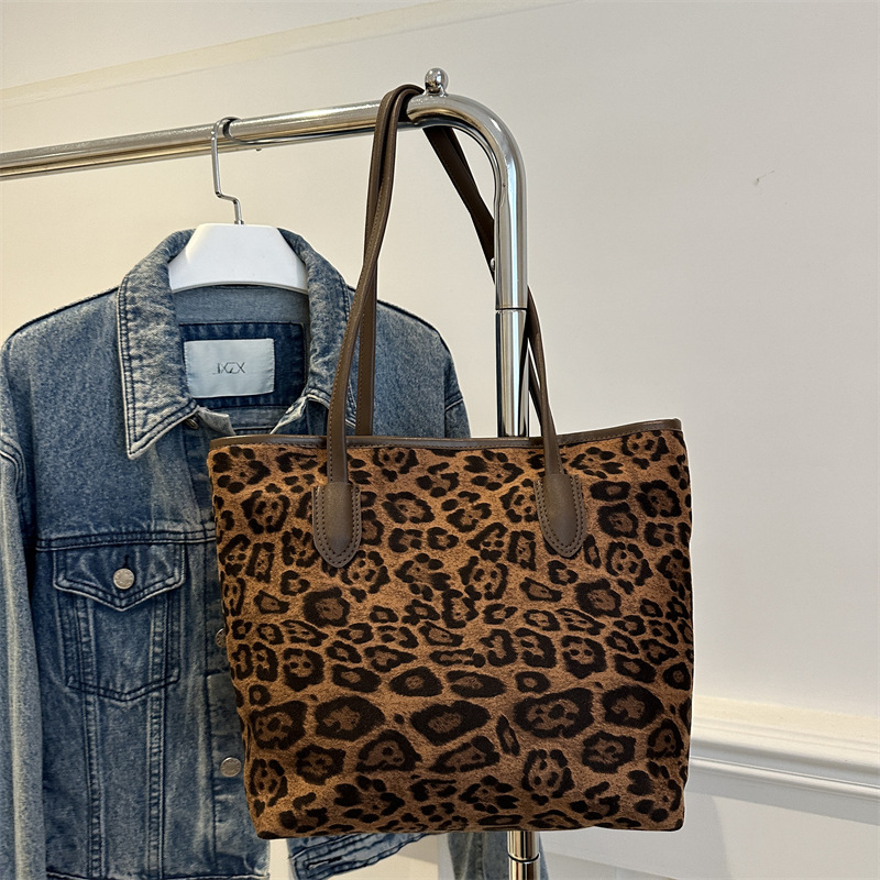Este año super fuego leopardo bolso para mujeres 2024 nuevo estilo versátil otoño invierno estudiantes de gran capacidad clase bolsa de viaje de hombro