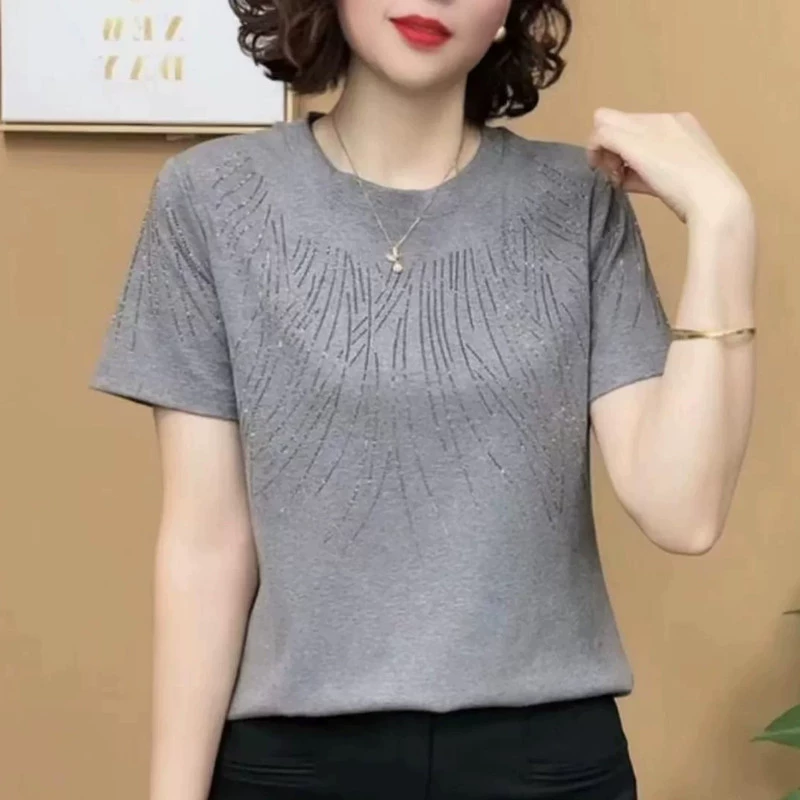 Футболка с короткими рукавами для женщин среднего возраста, универсальный новый стиль, модная мода для мам, уменьшающая возраст, повседневные свободные летние топы для похудения для женщин.