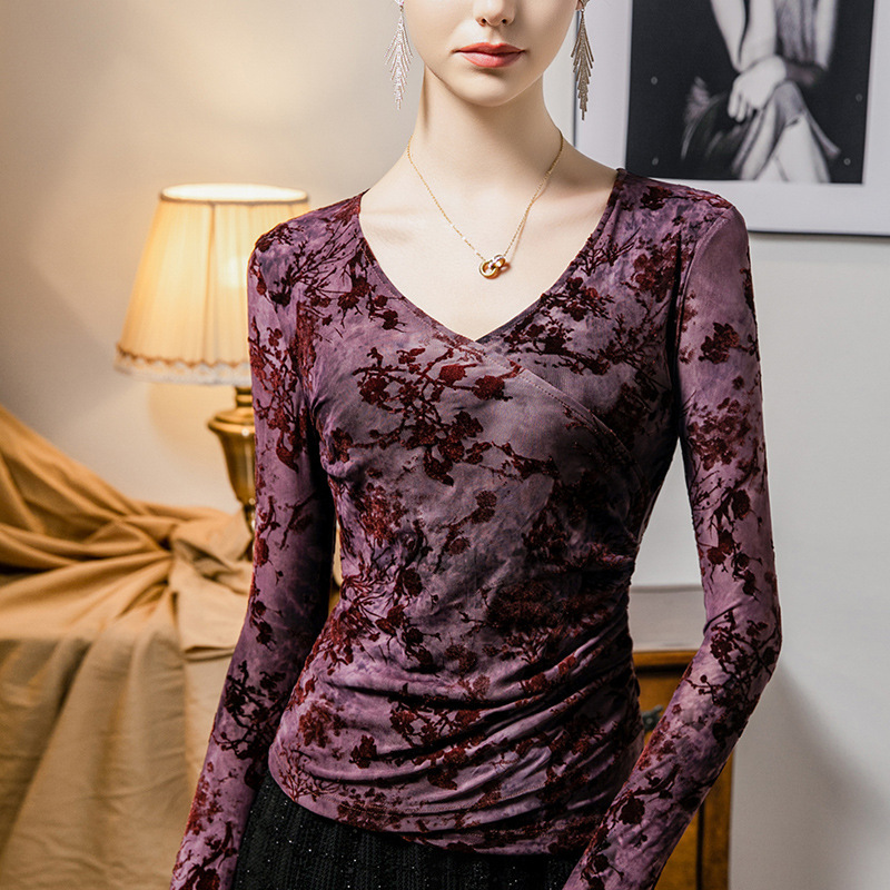 Flocking V-neck top women's slim-fit tie-dye printed 2024 autumn and winter new women's pleated western-style lace base shirt Flocking V-neck top women's slim-fit tie-dye printed 2024 autumn and winter new women's pleated western-style lace base shirt