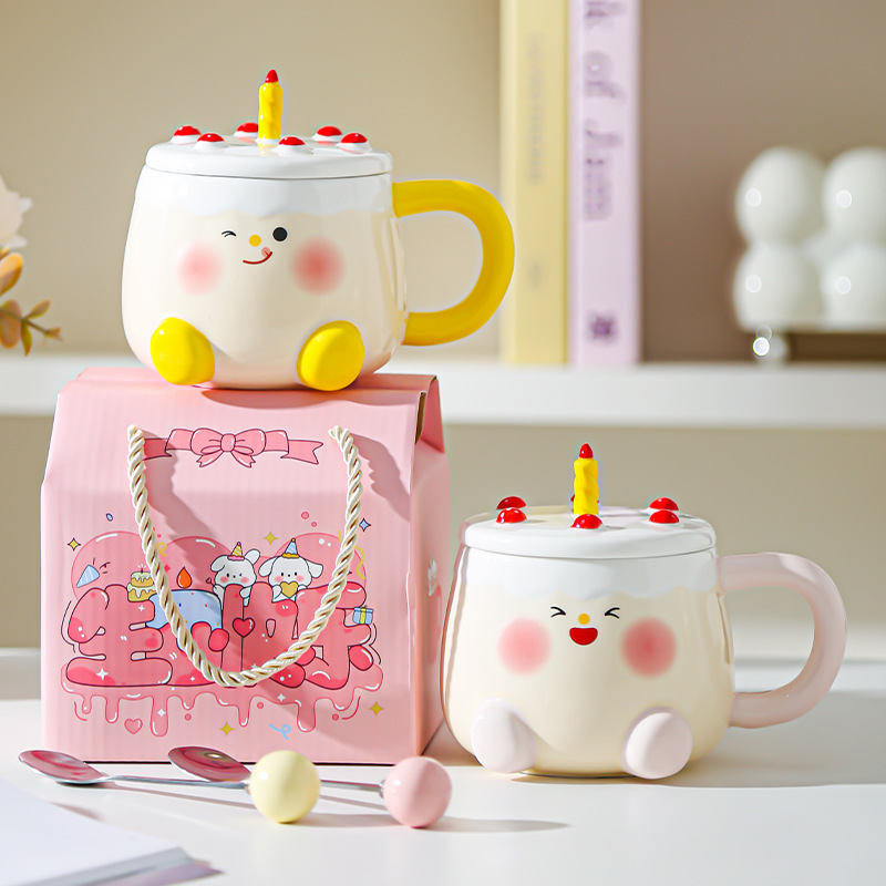 Taza de pastel de dibujos animados creativos Regalo de cumpleaños Regalo de mano Taza de cerámica Taza de agua linda de alto valor Taza con tapa
