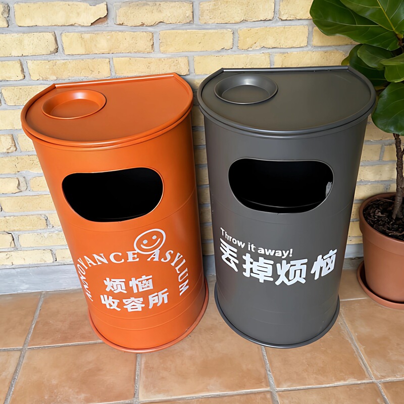 Retro Industrial Style Trash Can, Iron Art Oil Drum, Outdoor Shop Creative High-Value Trash Can, Commercial Trash Can Retro Industrial Style Trash Can, Iron Art Oil Drum, Outdoor Shop Creative High-Value Trash Can, Commercial Trash Can