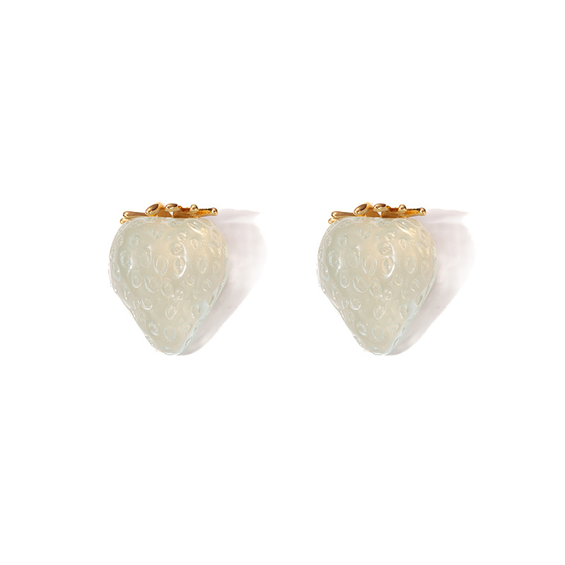 1 Pair Quantity 1 Pair Cute Streetwear Strawberry Resin Ear Studs
