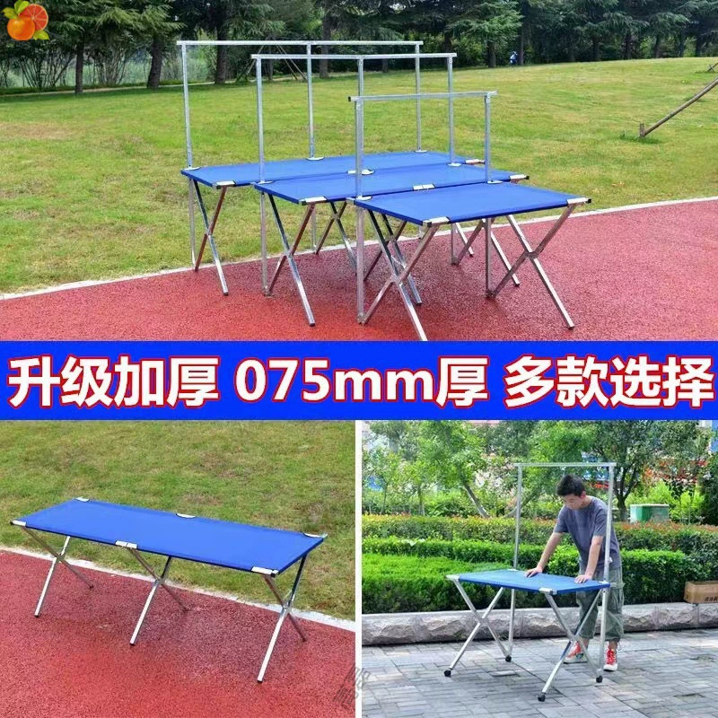 Ночной рынок, одежда, уличные полки, носки, уличные ларьки, простые складные столы, ларьки для ларей