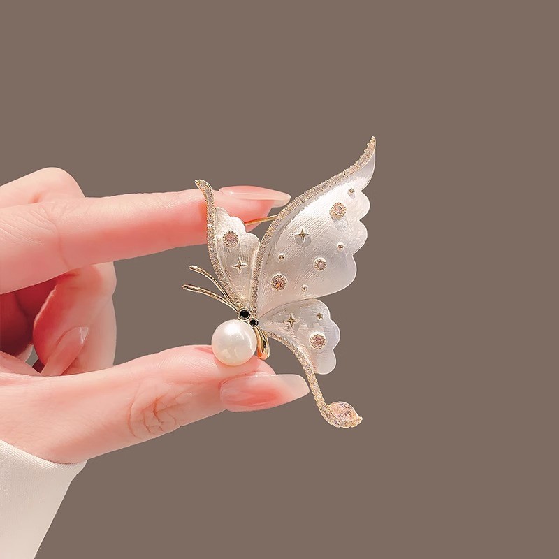 New Antique Enamel White Butterfly Brooch Insect Corsage Niche Design Pin Suit Coat Accessories