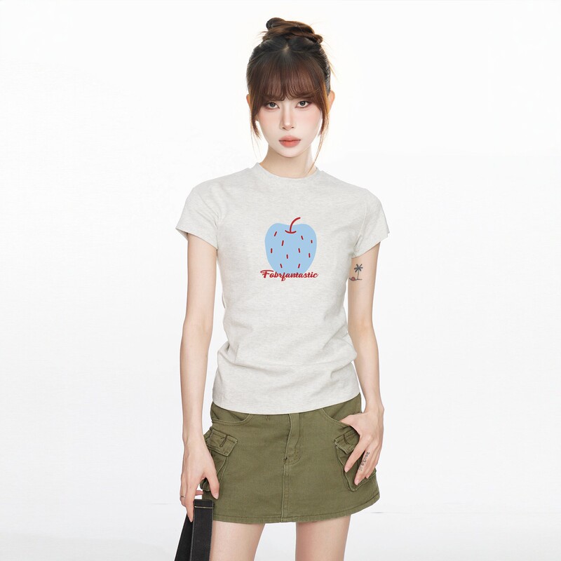 White and gray apple print short-sleeve t-shirt for women, summer 2026 new slim-fit niche top