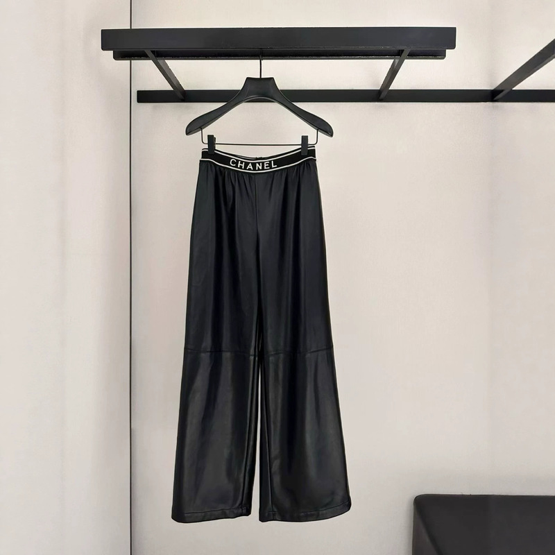 Women's leather pants, autumn/winter 2026, new retro high-end style, windproof, casual, wide-leg, versatile and fashionable Women's leather pants, autumn/winter 2026, new retro high-end style, windproof, casual, wide-leg, versatile and fashionable