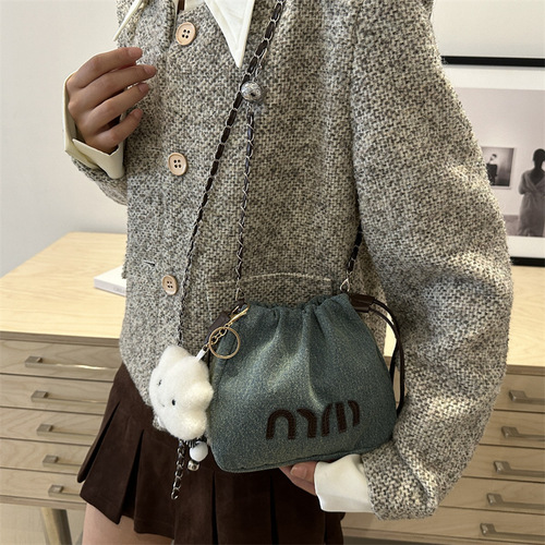 Fashionable casual aesthetic bucket bag for women 2024 summer new ins trend simple shoulder bag niche women's bag