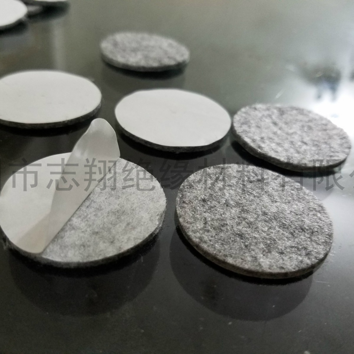 厂家直销无纺布垫3M背胶不织布纽扣垫打枣片布垫