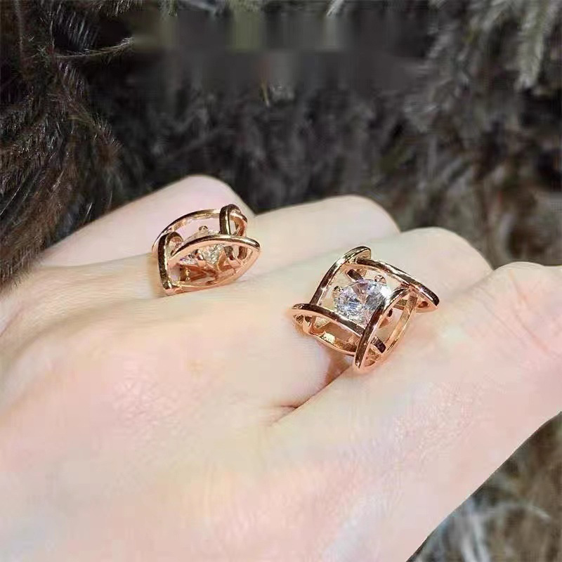 Cubic Zirconia And Pearl Stud Earrings For Everyday Elegance_voghion.com