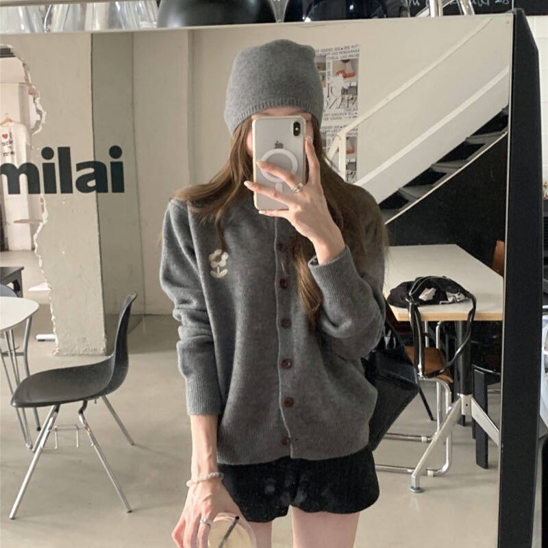 Duqier E Korean Fashion 2025 Autumn and Winter New Style Simple Knitted Women's Small Flower Embroider Soft Waxy Sweater Cardigan