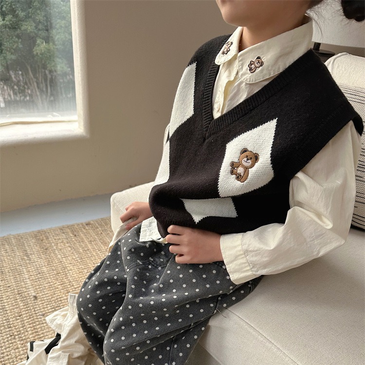 Zuo Xiaoran ropa para niños 2024 ropa de primavera camisa para niños solapa de manga larga Oso de dibujos animados bordado camisa blanca