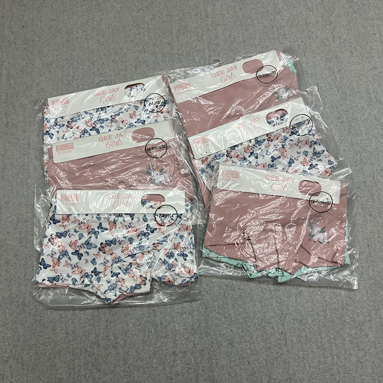Russian single girls color boxers 2 pieces of one card small and medium-sized children's cotton card shorts combination underwear