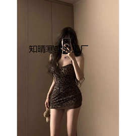 辣妹豹纹挂脖吊带连衣裙女秋季小个子修身露背短裙收腰包臀短裙子