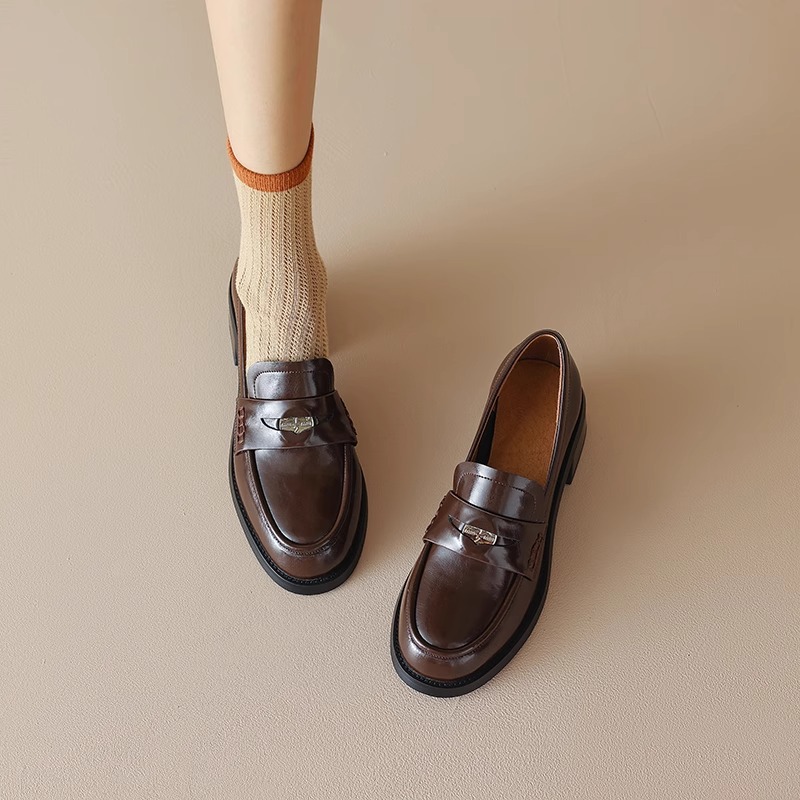 Xinyuda~柔らかくて柔らかい!とても履きやすいです!レトロブラウンゴールドコインラウンドトゥミッドヒールシングルシューズ小さな革靴レディースローファー