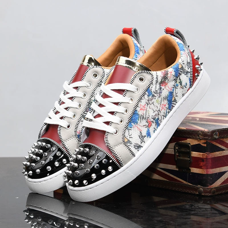 Дышащая мужская обувь, новые весенние популярные туфли с красной подошвой и заклепками, без шнуровки, на шнуровке со стразами, низкие кроссовки с защитой от запаха, 825 м