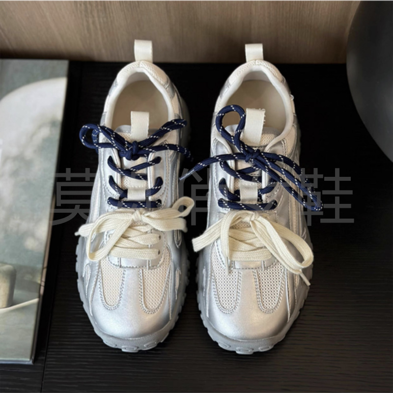 Zapatos deportivos transpirables de malla de verano para mujeres 2024 nuevos zapatos casuales de altura pequeña con suela gruesa Agan