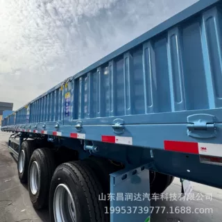 山东厂家直销 轻量化设计侧翻自卸半挂车 大容量建筑砂石运输车