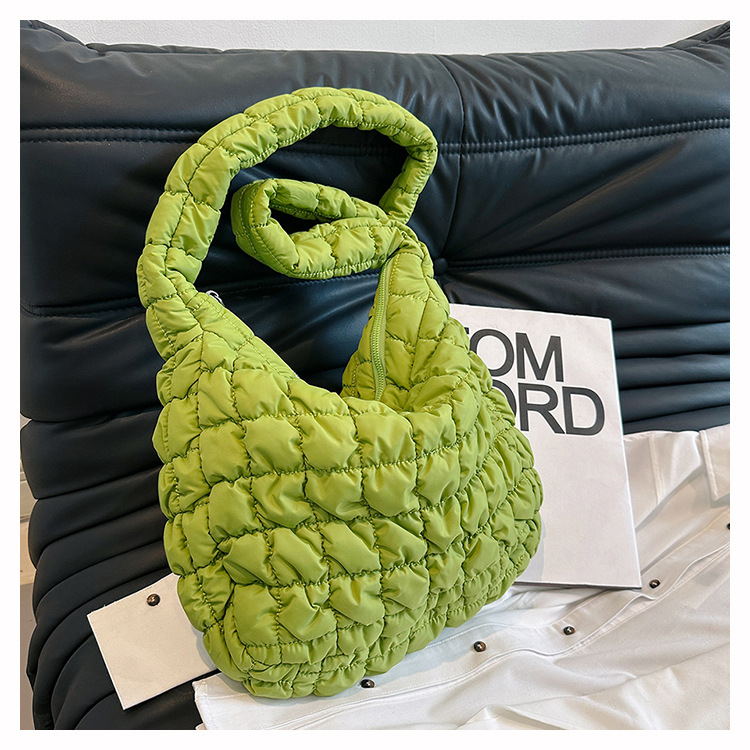 Comercio exterior al por mayor 2023 nueva nube plisada bolso de las mujeres de gran capacidad de hombro bolsa de mensajero bolso de mano a juego