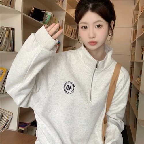 Women's Loose Fit Polo Neck Crew Neck Sweatshirt with Hand-Embroidered Retro Shoulder Design, Youthful and Age-Defying Hooded Cotton Top