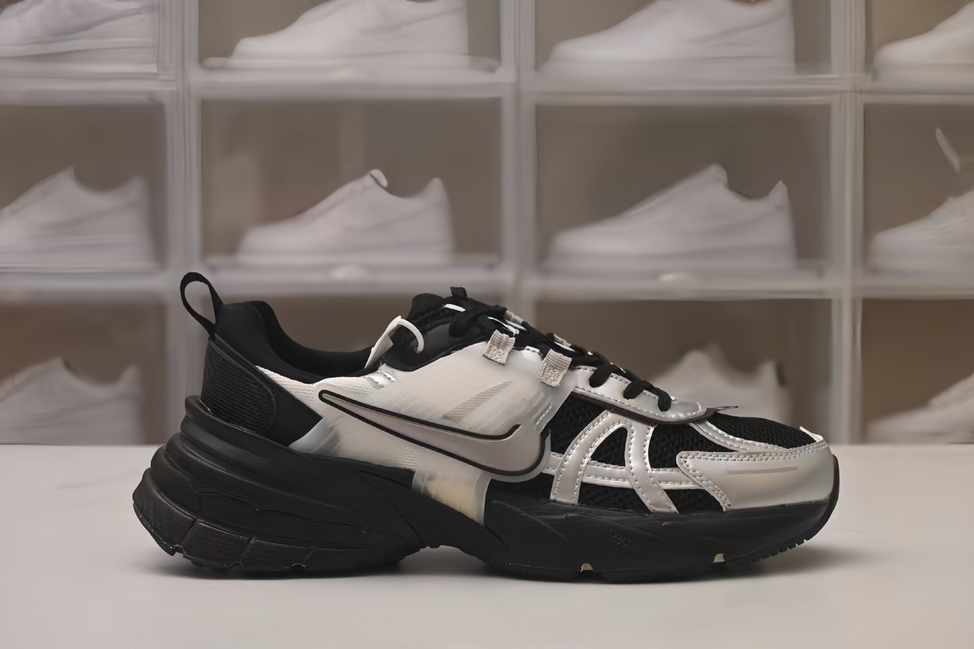 V2K 런 - 흑백 팬더