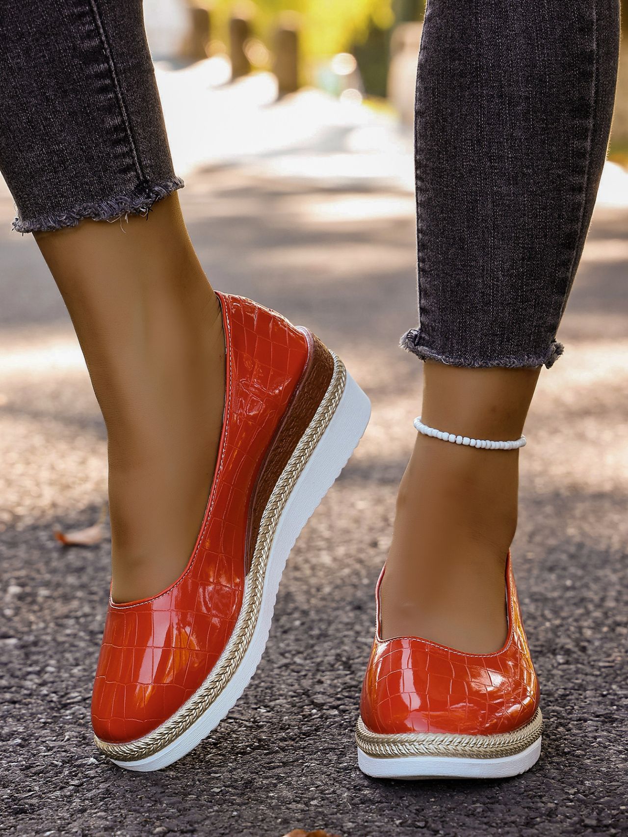Damen Slipper Mit Plateausohle Und Rundem Zehenbereich Schwarz_voghion.com