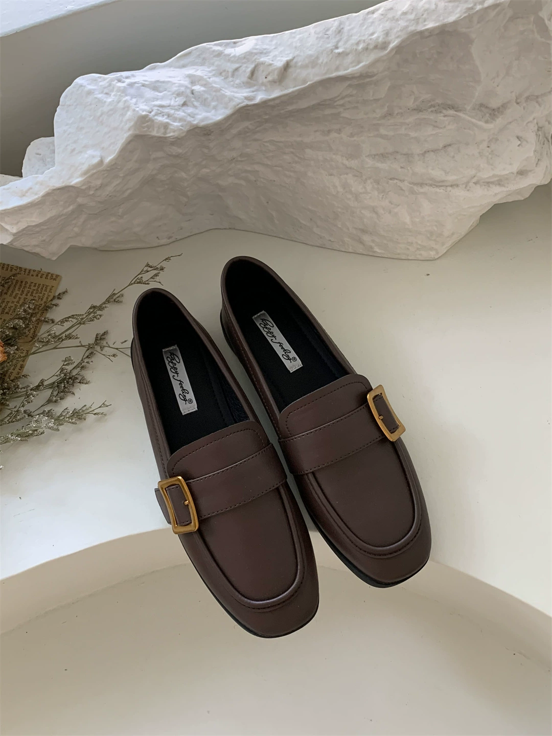 Flat-soled single shoes for women 2025 spring and autumn new black loafers one-foot bean shoes British style round-toe leather shoes