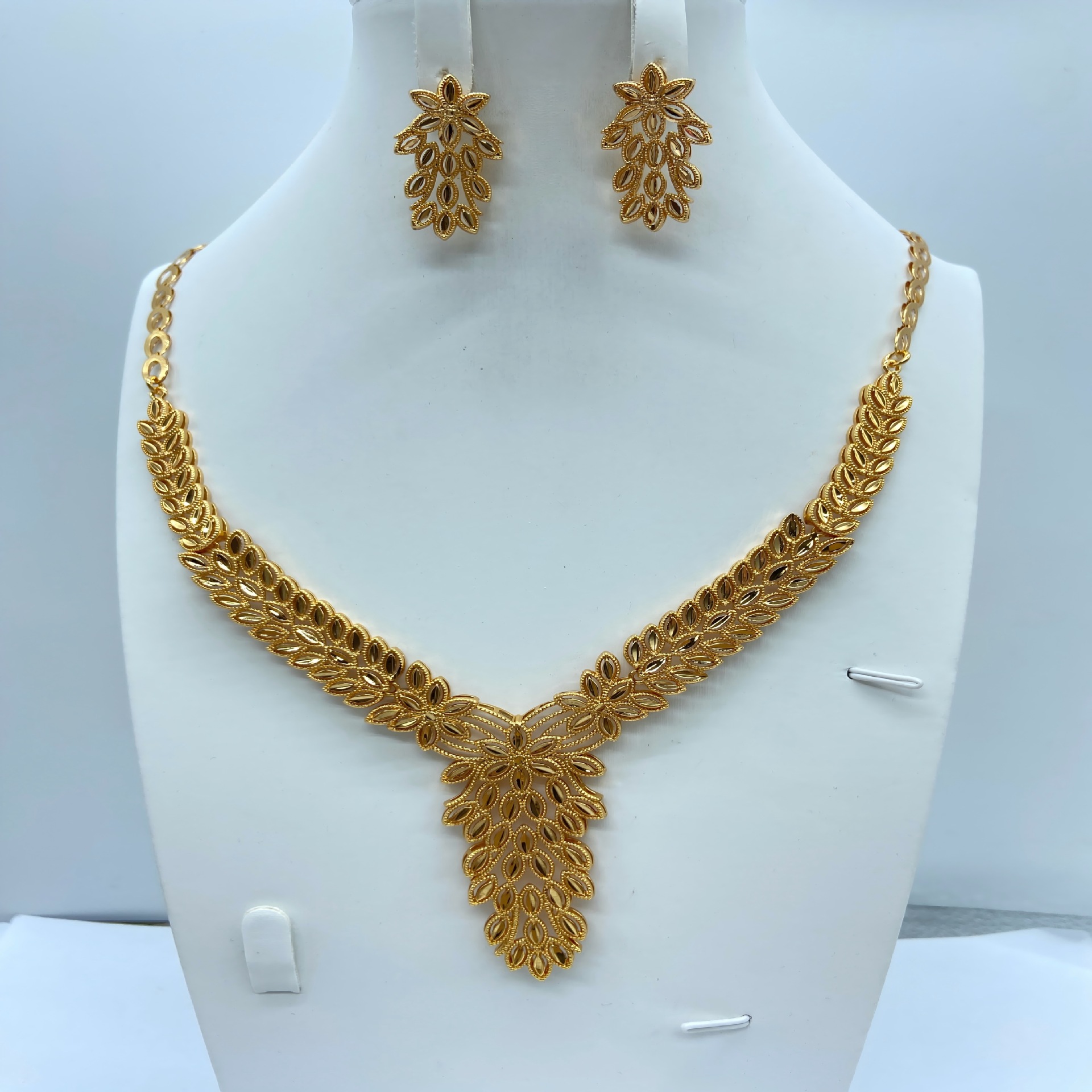 Transfronterizos de moda retro de Oriente Medio conjunto de joyería collar pendientes de boda banquete de bronce de lujo joyería dorada mujer