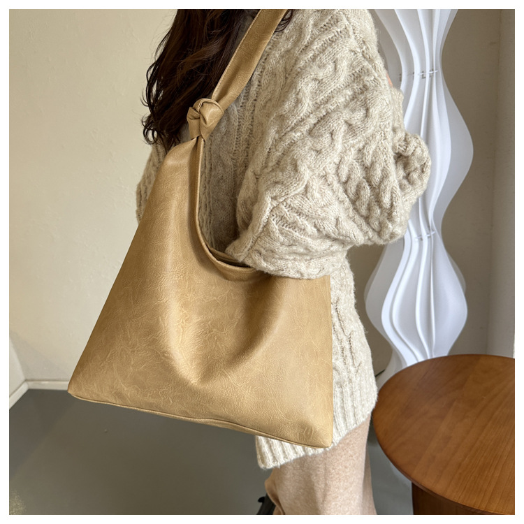 Moda europea y americana de alta textura retro bolsa de mujer 2023 invierno nuevo nicho diseño pu hombro bolsa de las axilas