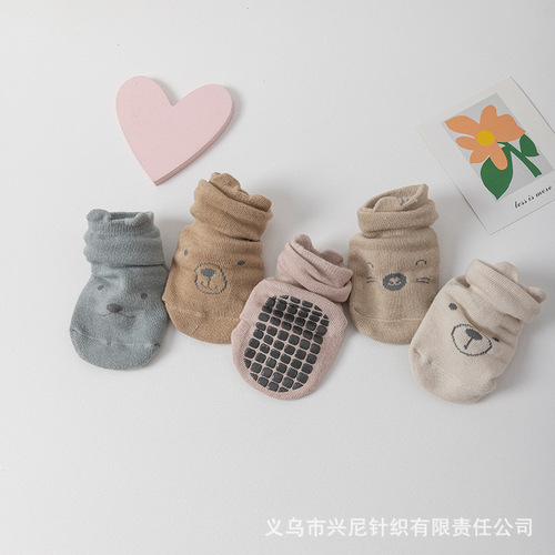 Baby floor socks for indoor use, autumn/winter combed cotton socks with breathable, non-slip soles—perfect for keeping little feet cool; ideal early-learning sock sets for toddlers.