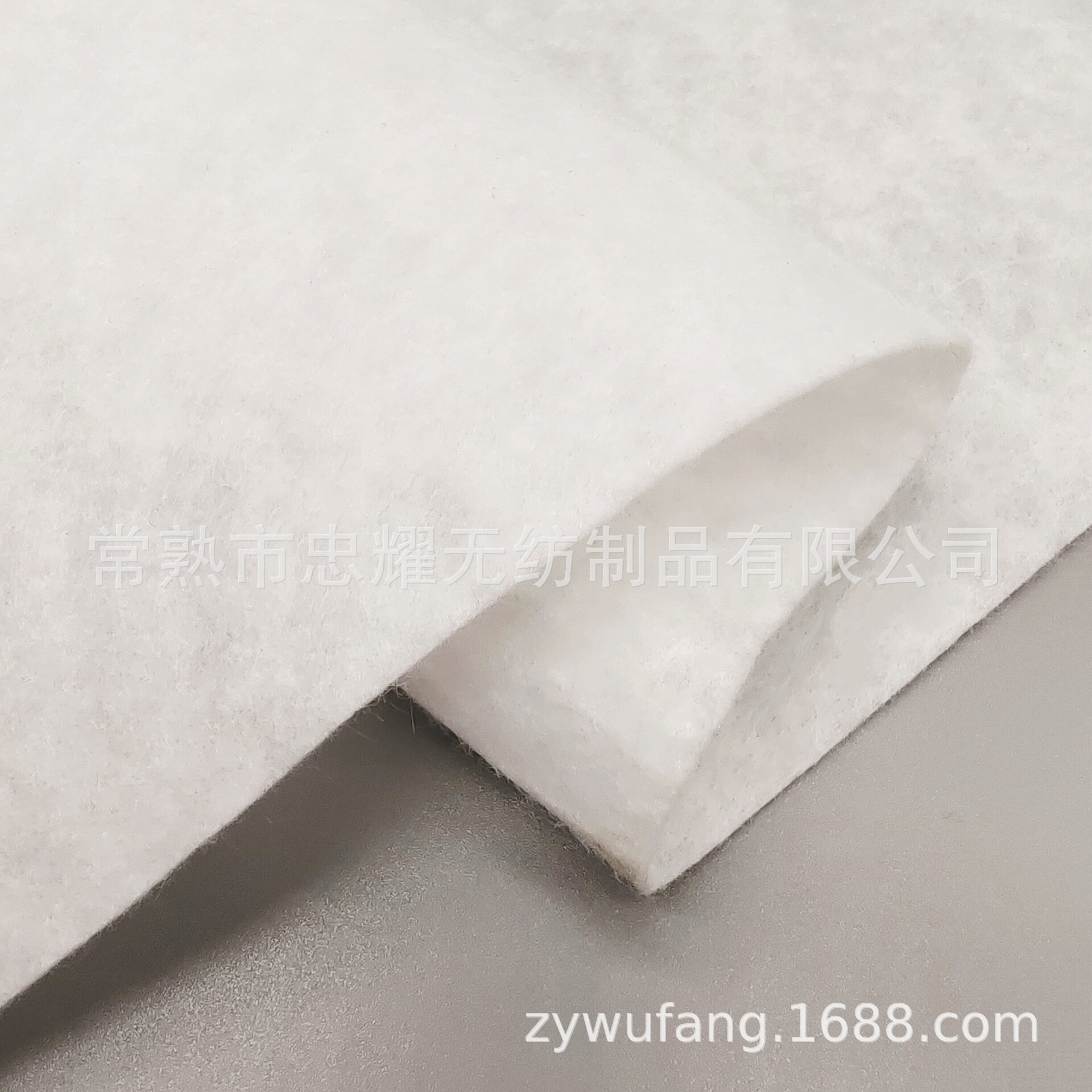 厂家供应白色涤纶针刺无纺布服装衬里帽檐定型棉吸水垫内衬薄毛毡